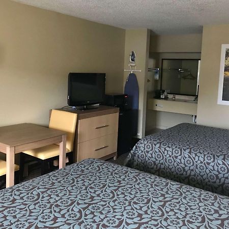 Days Inn By Wyndham Lexington-Columbia Buitenkant foto