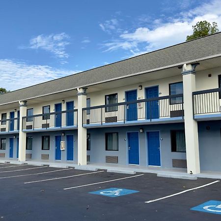 Days Inn By Wyndham Lexington-Columbia Buitenkant foto