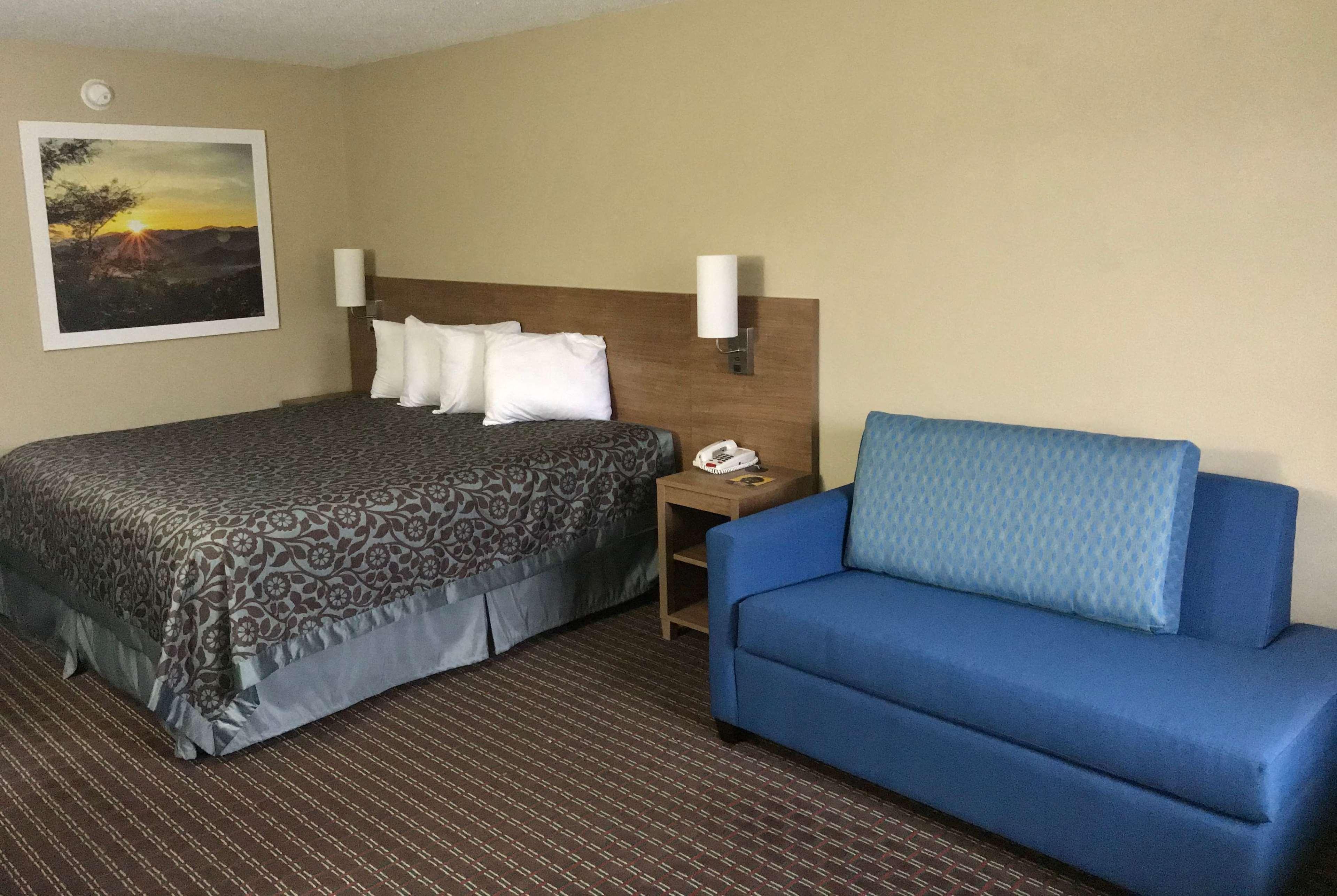 Days Inn By Wyndham Lexington-Columbia Buitenkant foto