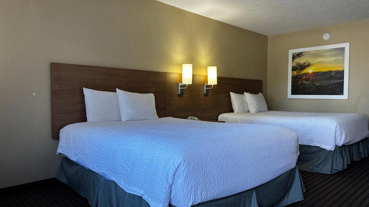Days Inn By Wyndham Lexington-Columbia Buitenkant foto