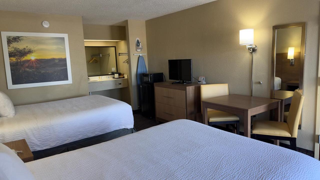 Days Inn By Wyndham Lexington-Columbia Buitenkant foto